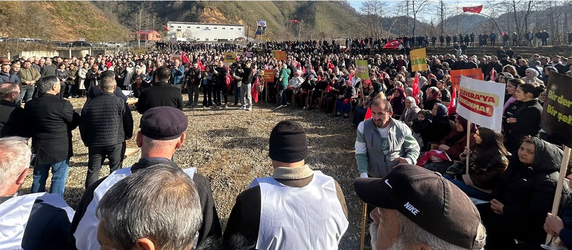 ÇEVRE KOMİSYONUMUZ TİREBOLU İLÇEMİZDE YAPILMASI PLANLANAN ÇÖP İŞLEME TESİSİNE KARŞI DÜZENLENEN EYLEME KATILARAK VATANDAŞLARIMIZA DESTEK OLDU