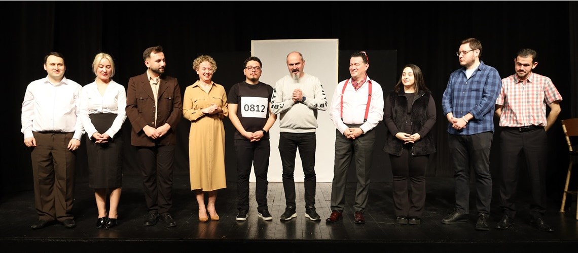 BARO TİYATRO KULÜBÜMÜZ YENİ OYUNUNU MESLEKTAŞLARIMIZ, ECZACILAR ODAMIZ, TABİPLER ODAMIZ VE ADLİYE PERSONELLERİMİZ İÇİN SAHNELEDİ 