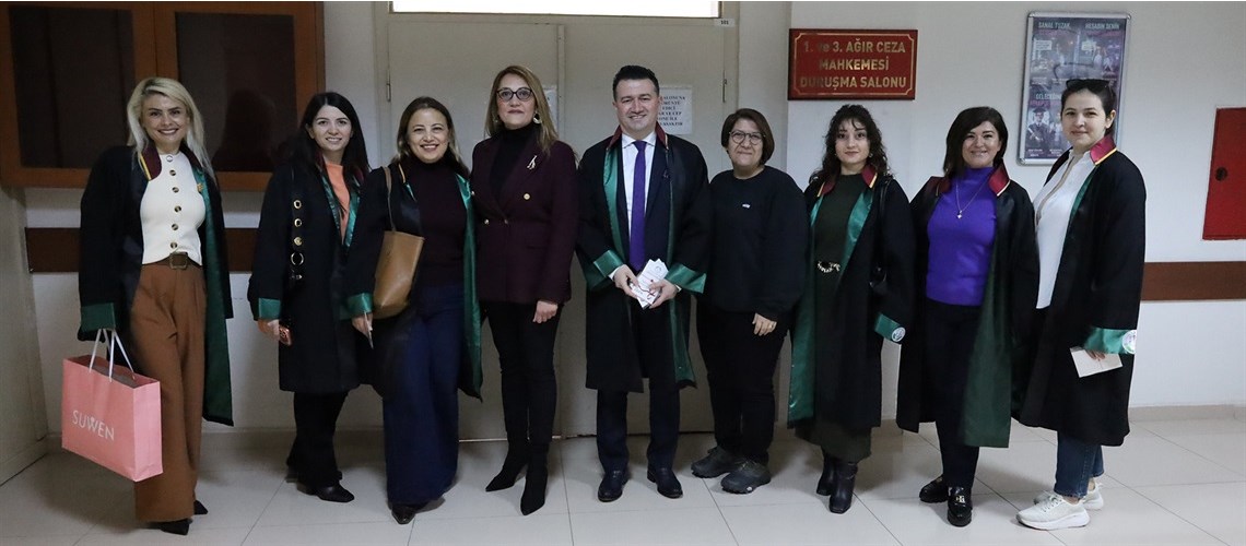 8 MART İÇİN YAPTIRDIĞIMIZ BİLEKLİKLERİMİZİ KADIN MESLEKTAŞLARIMIZA VE ADLİYE ÇALIŞANLARINA ULAŞTIRDIK